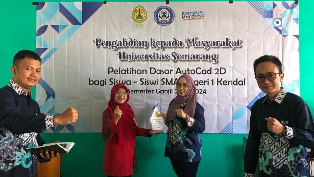 Tim PkM USM Beri Pelatihan Dasar AutoCAD 2D ke Siswa SMAN 1 Kendal
